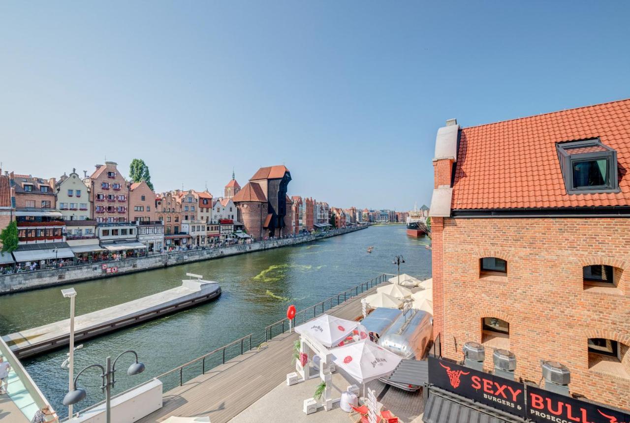The Black Crane Apartment — Zdjęcia 1